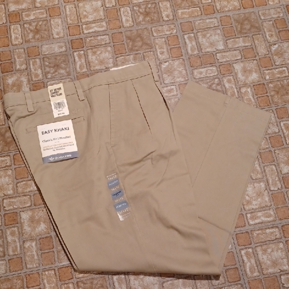 Dockers Men's Classic Fit Khaki Pants 36x32